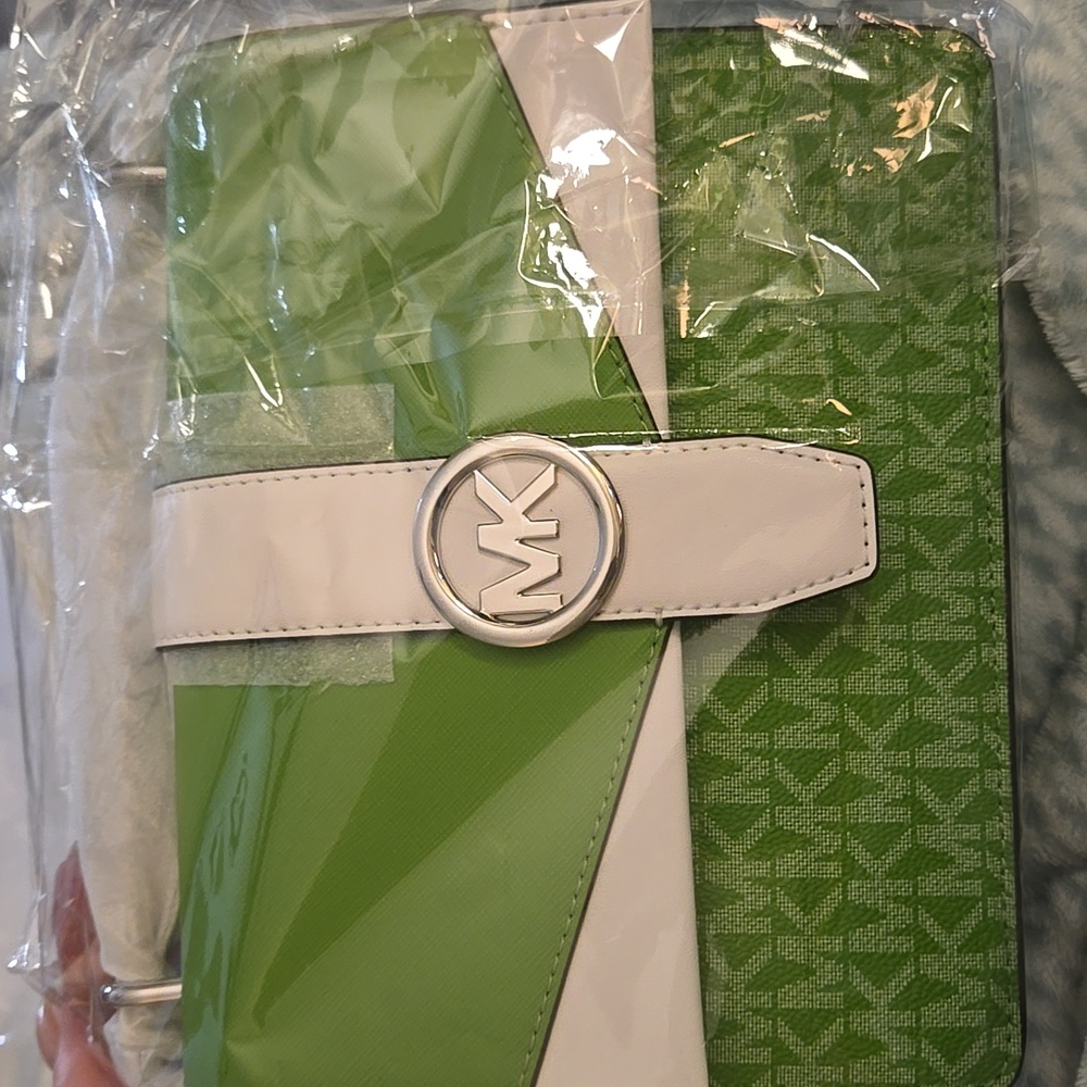 Michael Kors Green and White Crossbody Bag. Nwt - Picture 11 of 11